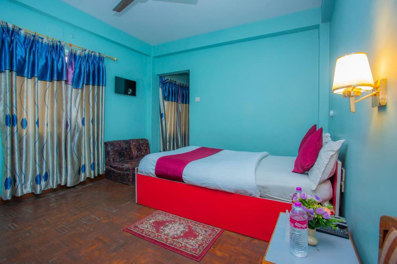 Spot On 445 New Hotel Natureland Pokhara Exterior photo
